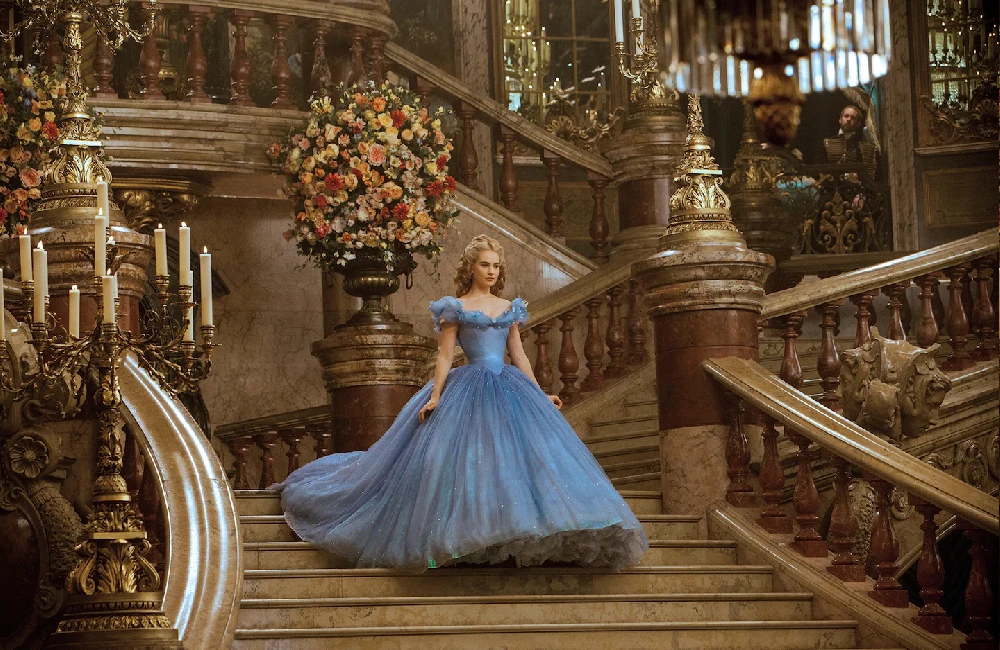 La tenue de bal de Lily James pour le film Disney Cendrillon