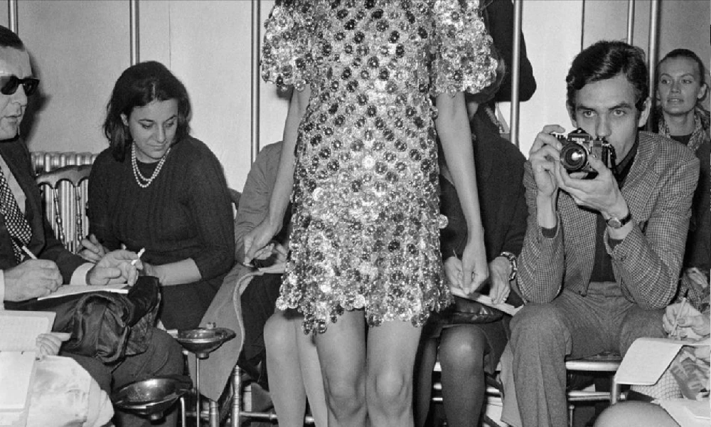 La robe métallique de Paco Rabanne, un succès permanent