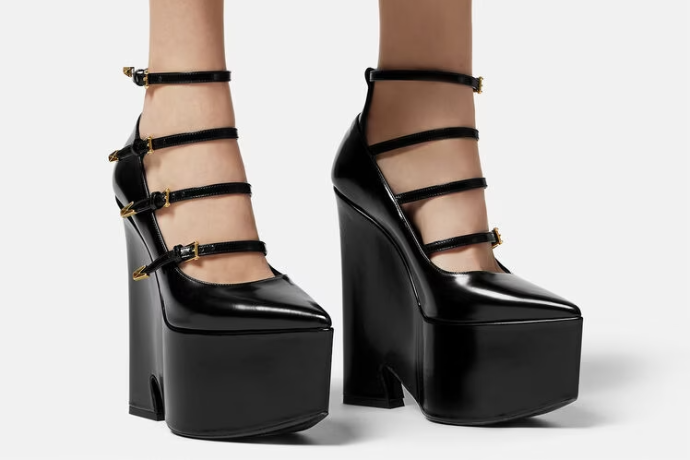 Versace nous présente TEMPEST : des escarpins vertigineux